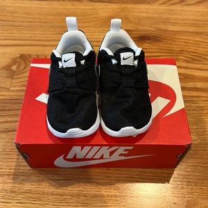 Toddler Nike Roshe One (TDV). Size 4C